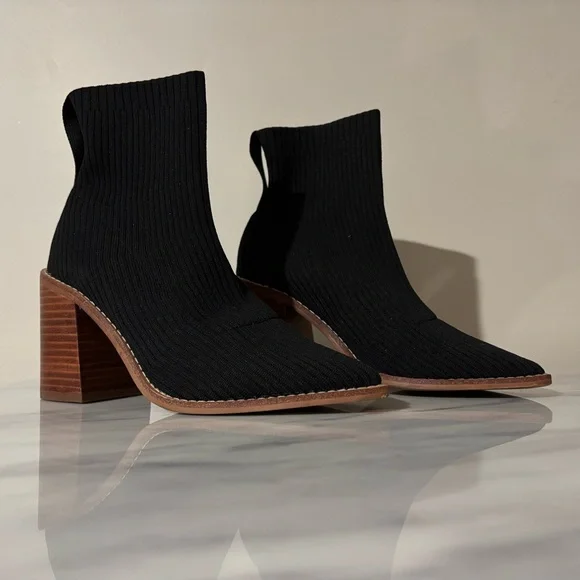 NWT Steven by Steve Madden Black Ribbed Ankle Boots - Picture 1 of 4